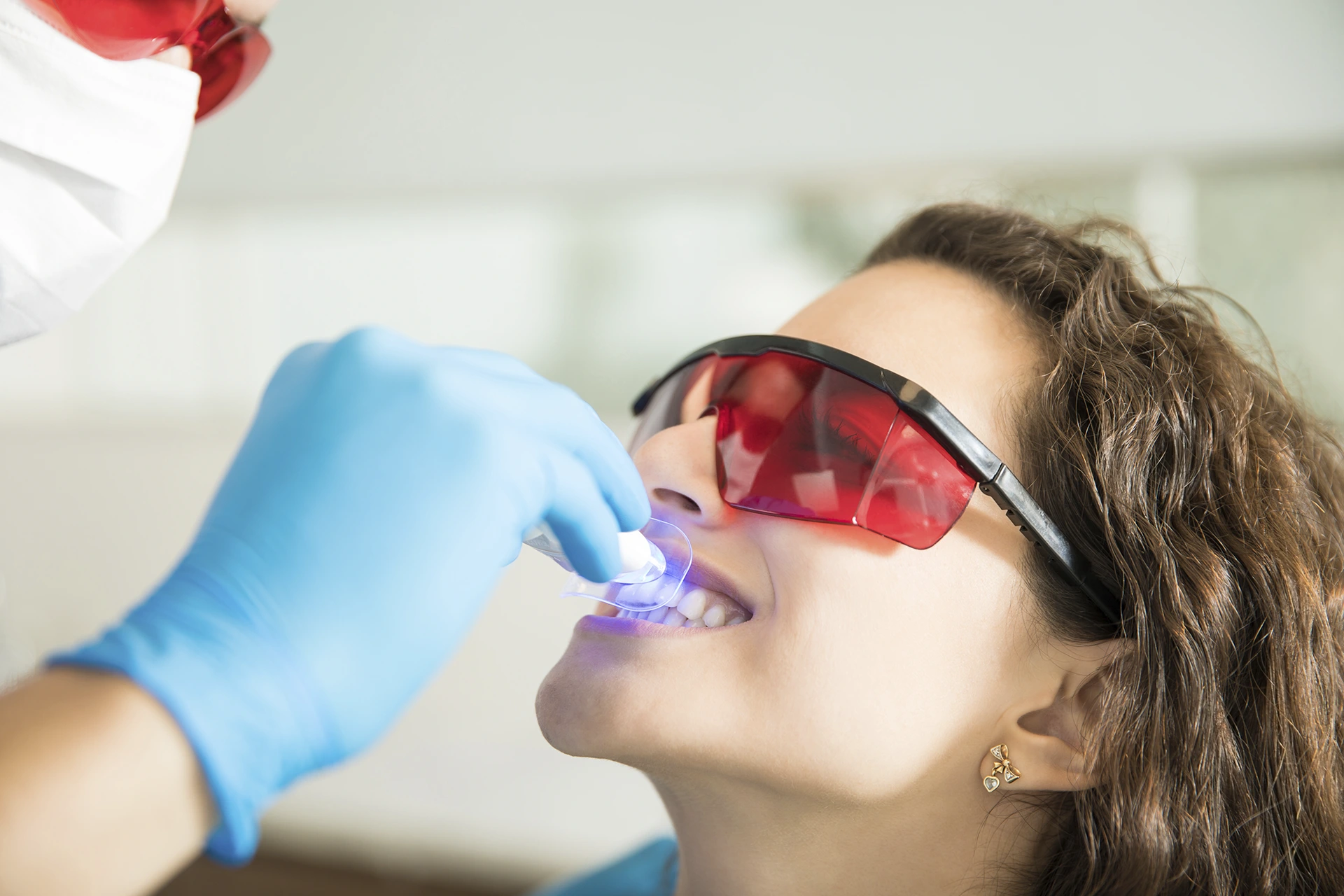 Tratamento de Clareamento Dental na Ortoland Odontologia